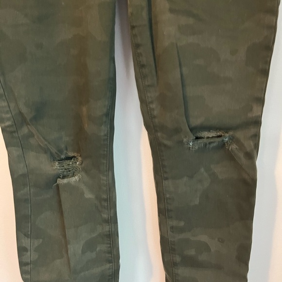 American Eagle Camo Print Skinny Jeans - Picture 5 of 5